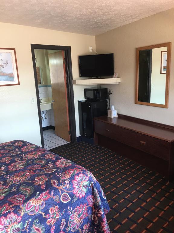 Best Value Inn Motel Sandusky Marianna Exterior photo