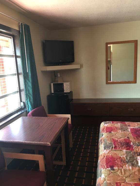 Best Value Inn Motel Sandusky Marianna Exterior photo