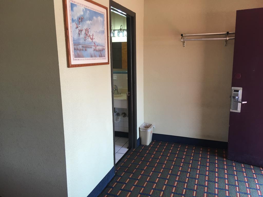 Best Value Inn Motel Sandusky Marianna Exterior photo
