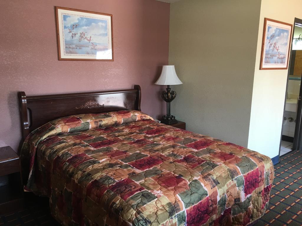 Best Value Inn Motel Sandusky Marianna Exterior photo