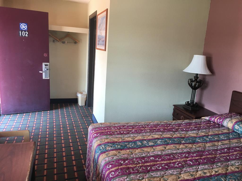 Best Value Inn Motel Sandusky Marianna Exterior photo