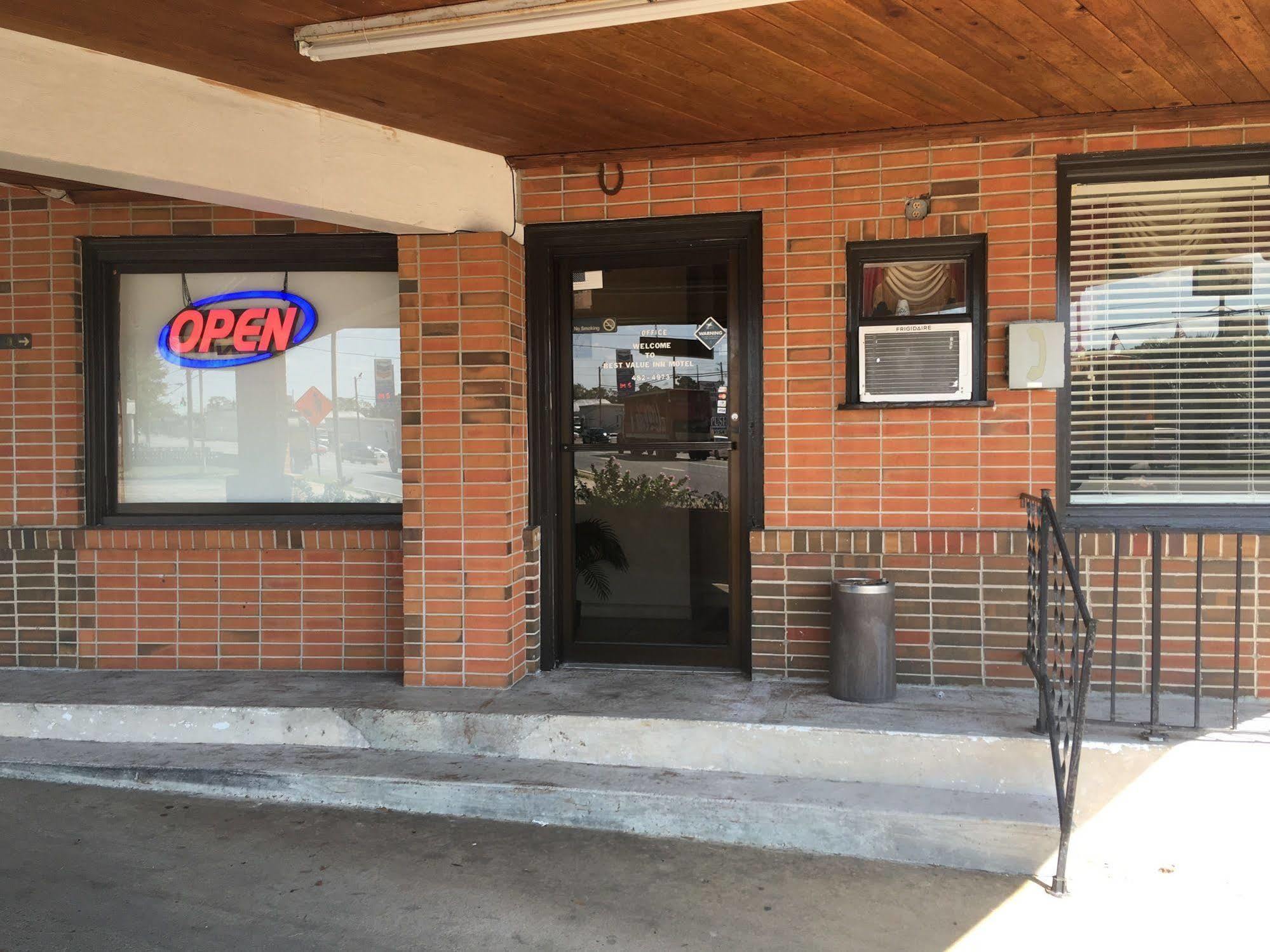 Best Value Inn Motel Sandusky Marianna Exterior photo