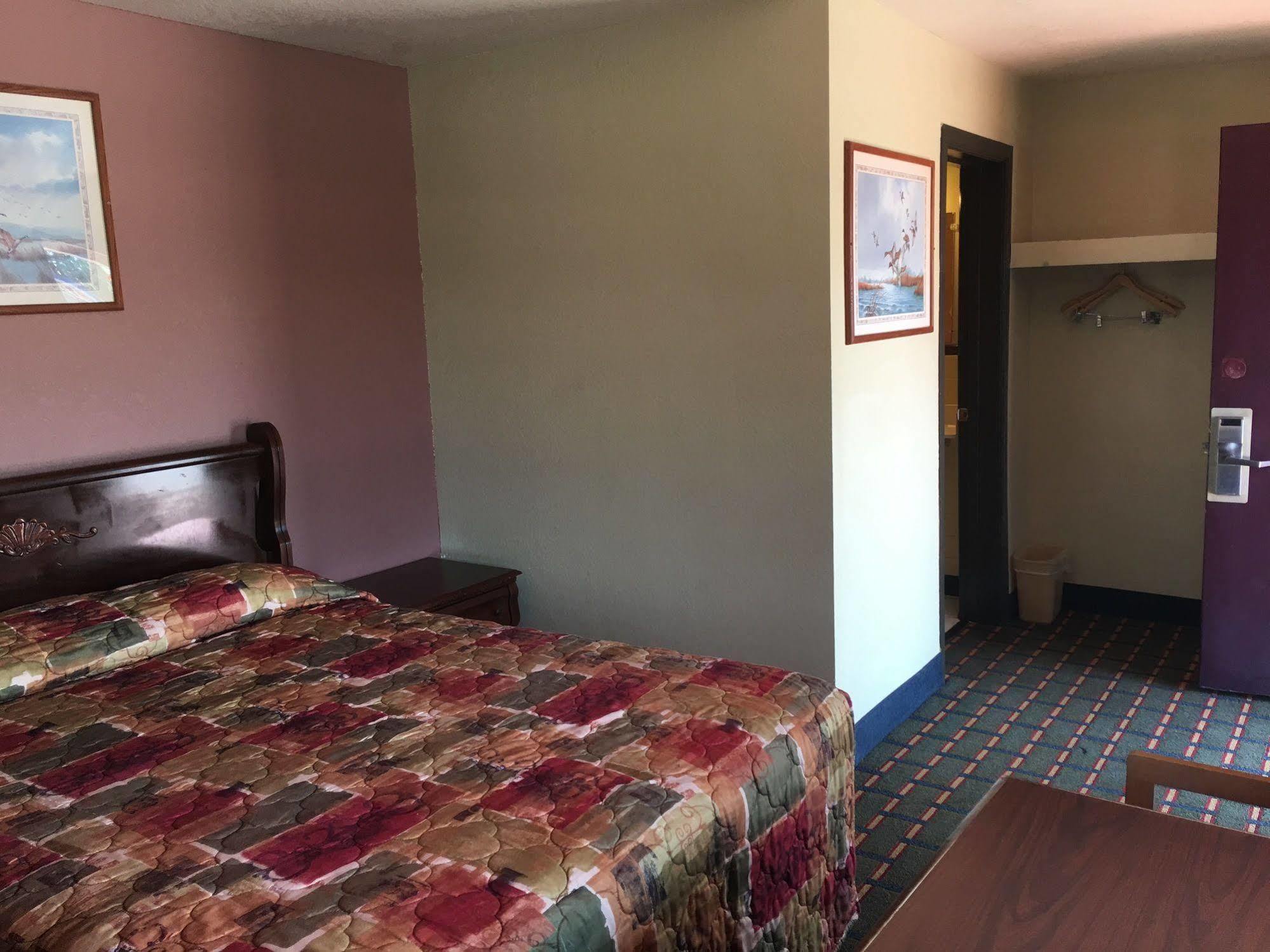 Best Value Inn Motel Sandusky Marianna Exterior photo