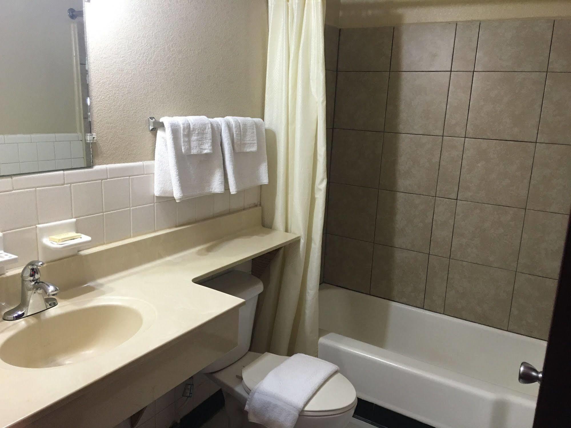 Best Value Inn Motel Sandusky Marianna Exterior photo