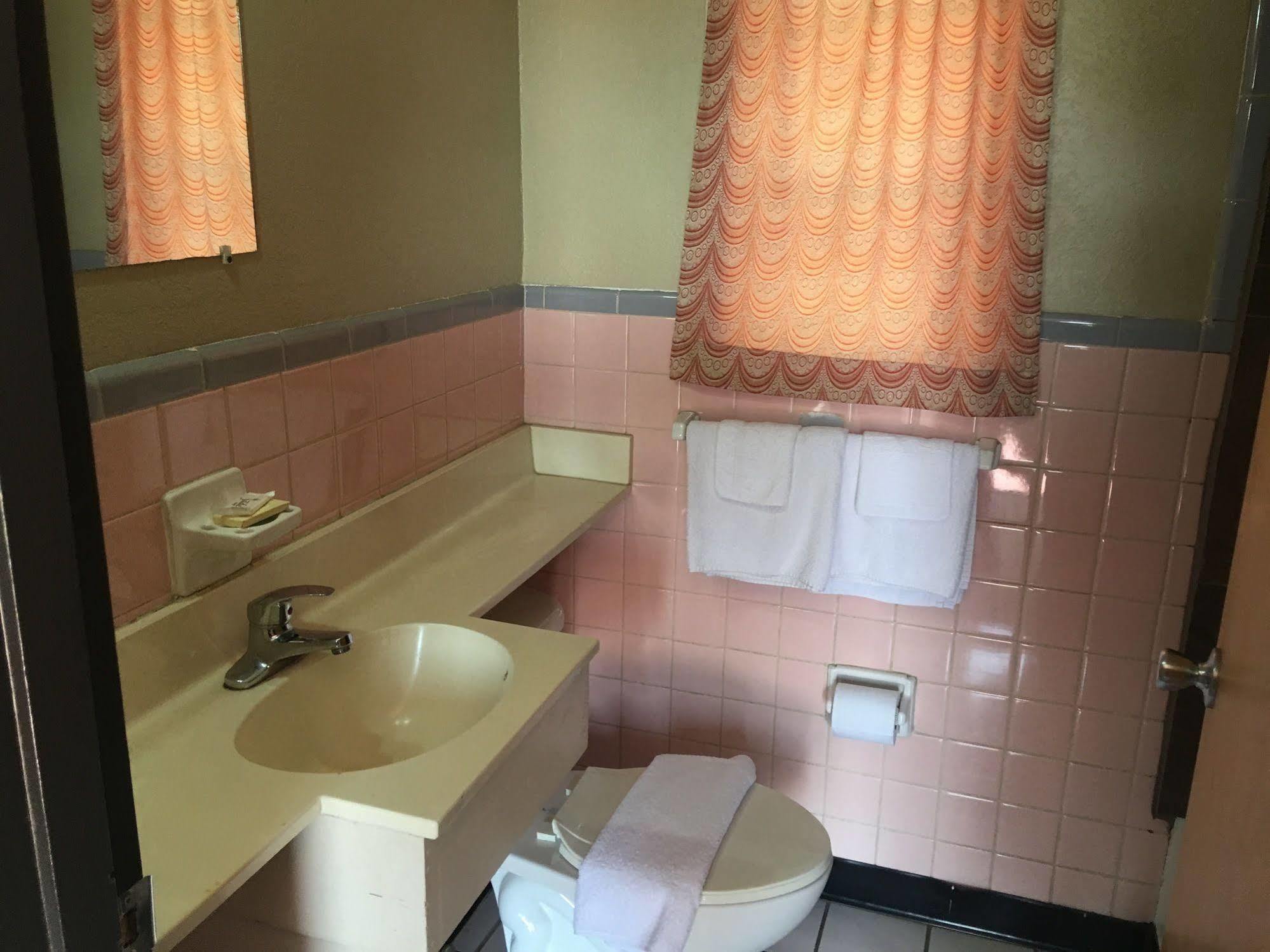 Best Value Inn Motel Sandusky Marianna Exterior photo